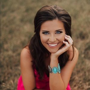 Meet your Posher, Avery